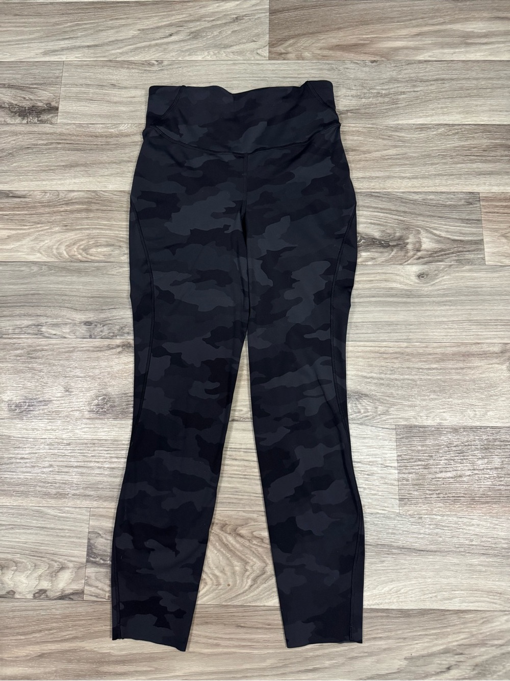 Lululemon Base Pace High-Rise Running Tight 25" in Camo Deep Coal Multi Size 6